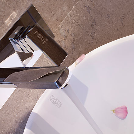 为瑜伽静修所设计灵性标志,身心的合一